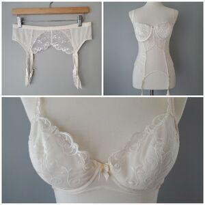 Victoria's Secret White 3 PC Vintage Bridal 34C Bra Corset Large Garter Belt Set